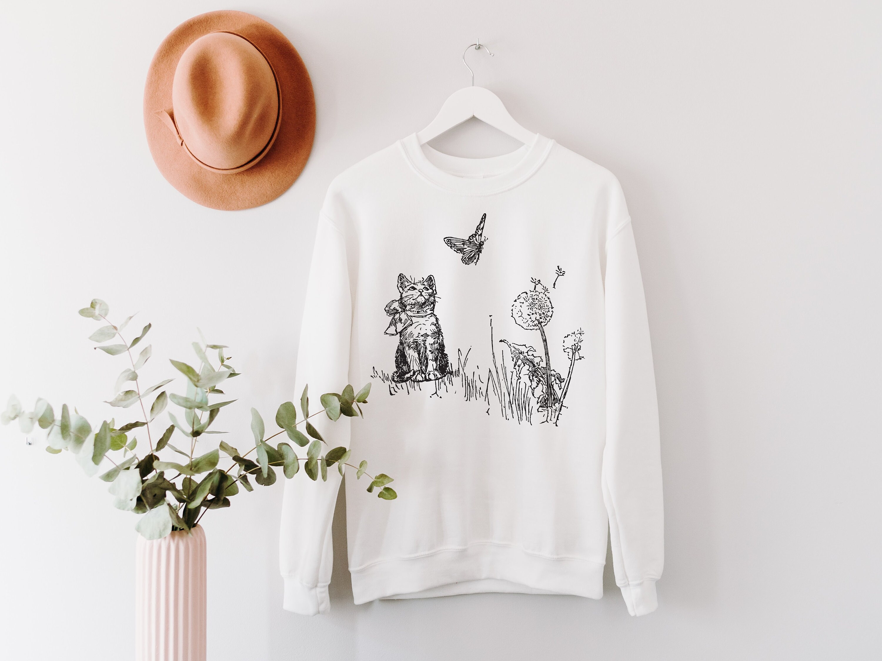 Vintage Cat Crewneck, White Cat Sweatshirt, Cute Kitten Pullover, Cat and Butterfly Sweater, Cat Mom Sweatshirt, Cat Lover Gift for Her